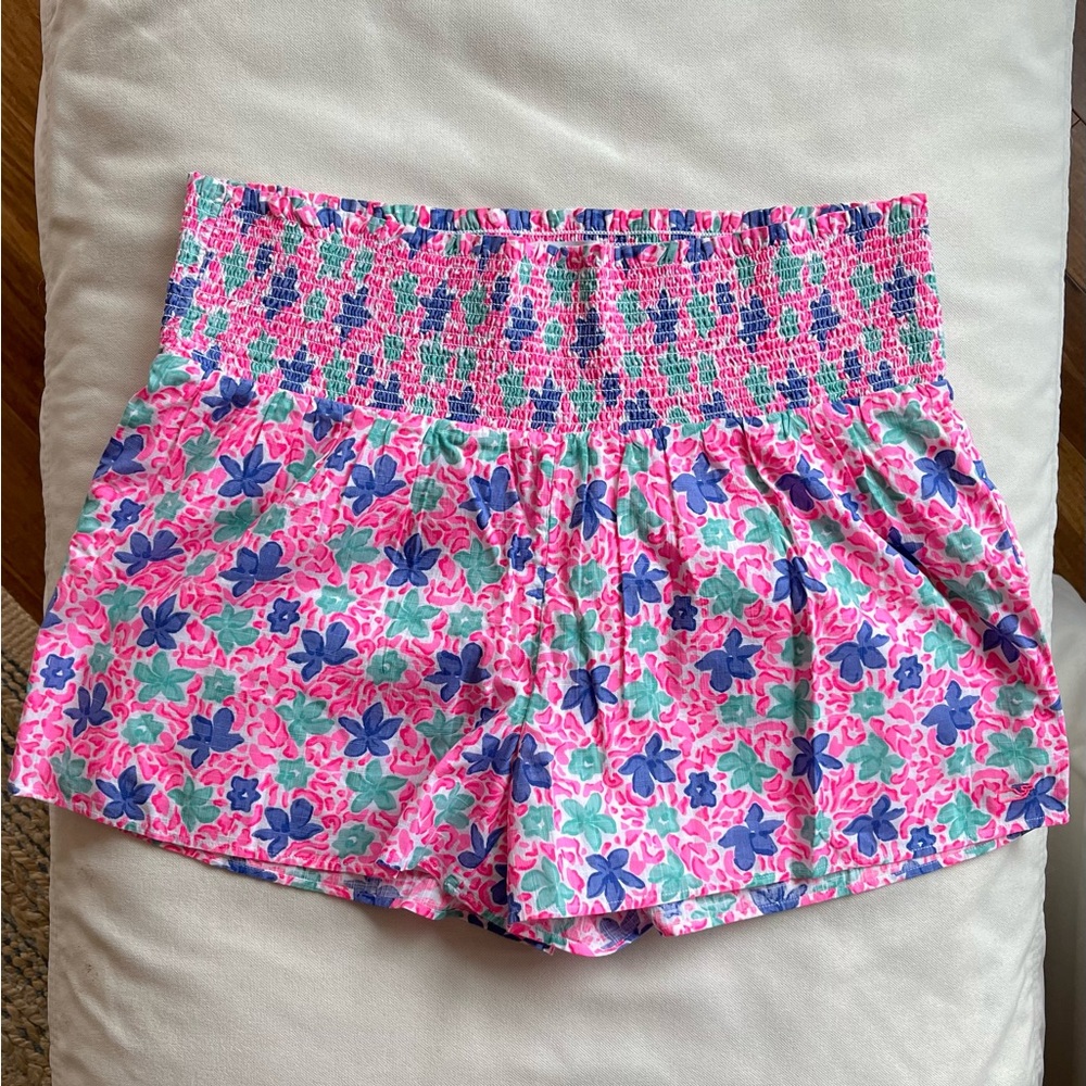 NWT -- Vineyard Vines Plumeria Smocked Pull-On Shorts - Malibu Pink - Size L